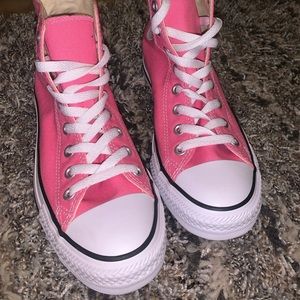 Brand new beautiful pink converse
